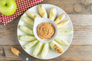 apples with peanut butter